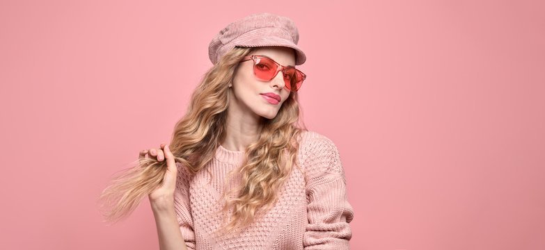 Timeless Fashion Staples: Building a Capsule Wardrobe
